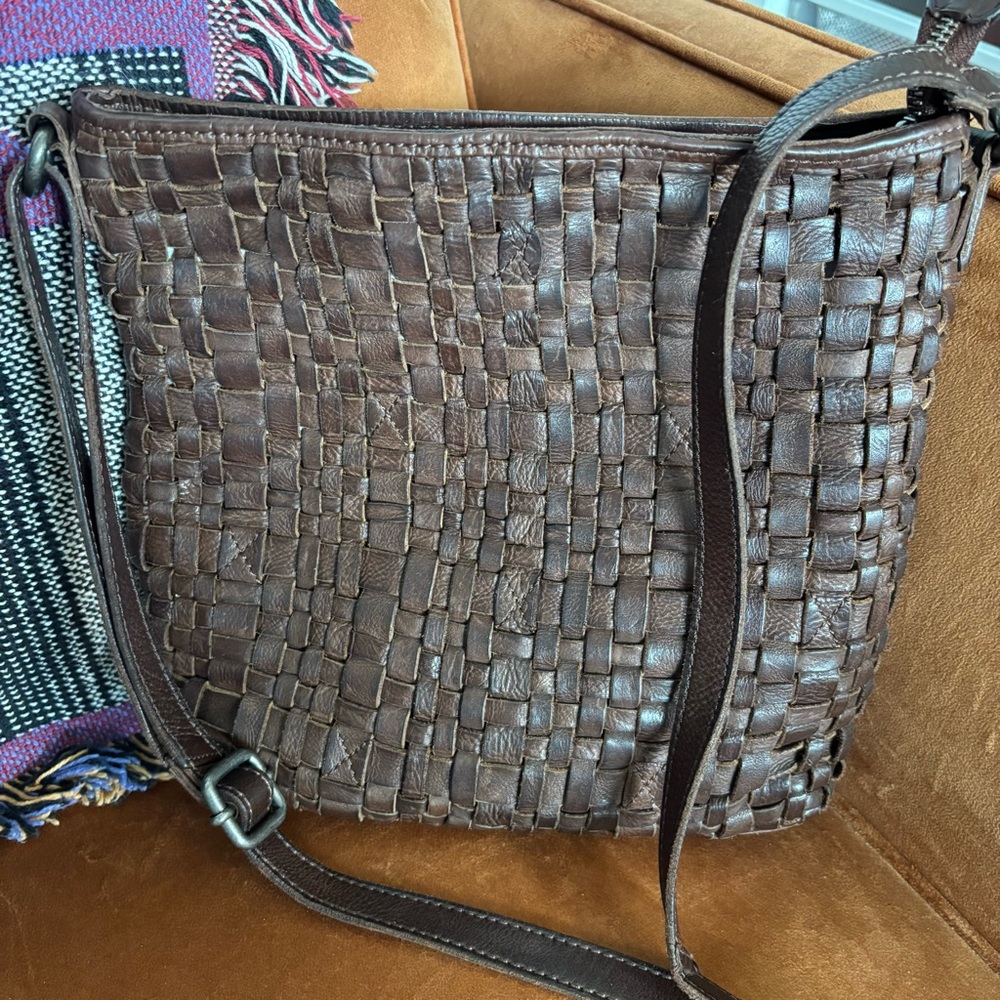 Vilenca Elegant Leather Brown Woven Shoulder Bag